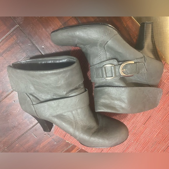 Style & Co women’s booties gray size 7 1/2 silver tone hardware pull on - Picture 5 of 6